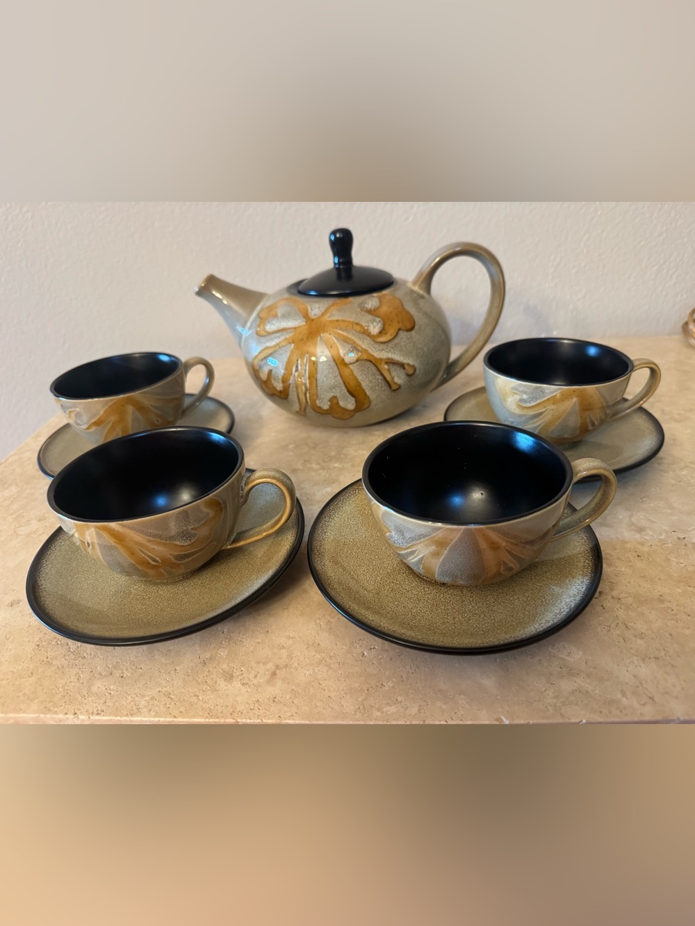 Pier 1 Ceramic Tea Set. Holding 34 Oz. Never Used. 1 Pot/4Cups/4Saucers.